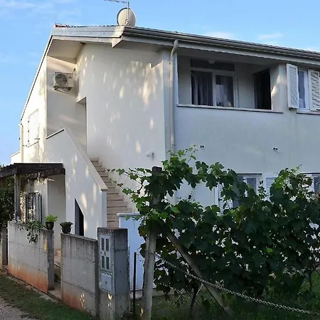 Ari I Segi Apartman Karigador